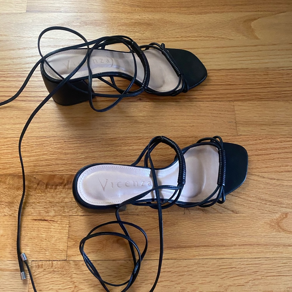 Black Strappy Vicenza Women's Sandals